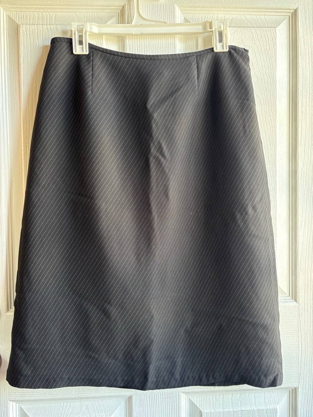 Le Suit Women's Black White Pinstripe Satin A-Line Knee Skirt Lined Zip 10